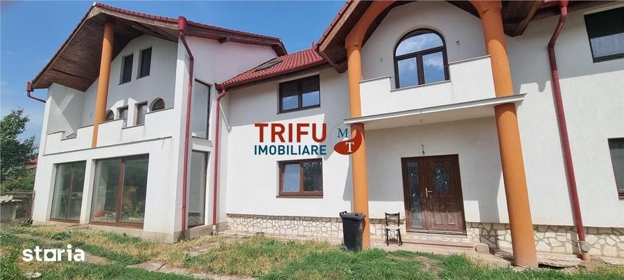 Casă cu 10 camere cu Teren 720 Mp în Lipoveni