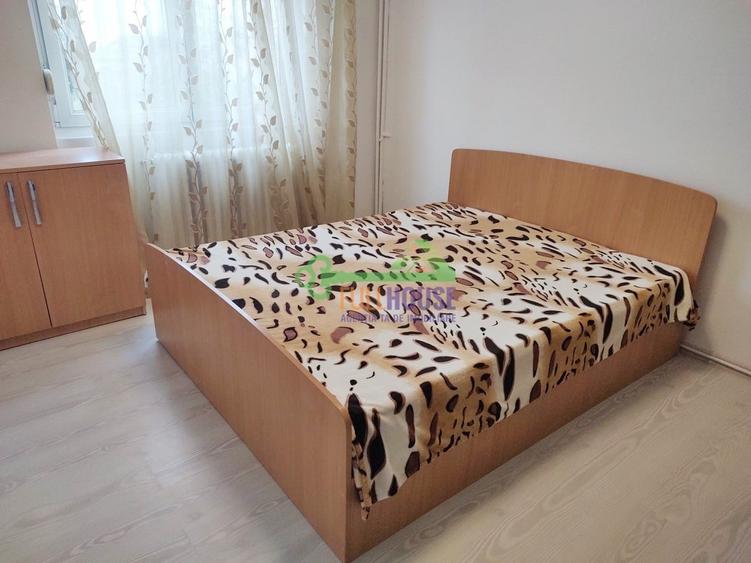 Apartament cu 3 camere semidecomandat, mobilat în Târgu Cucu