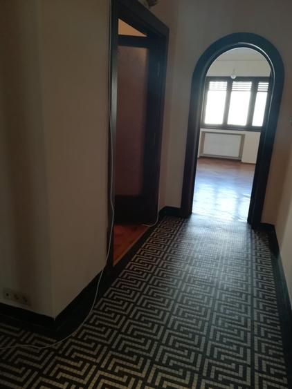 Apartament cu 5 camere circular în Lahovari