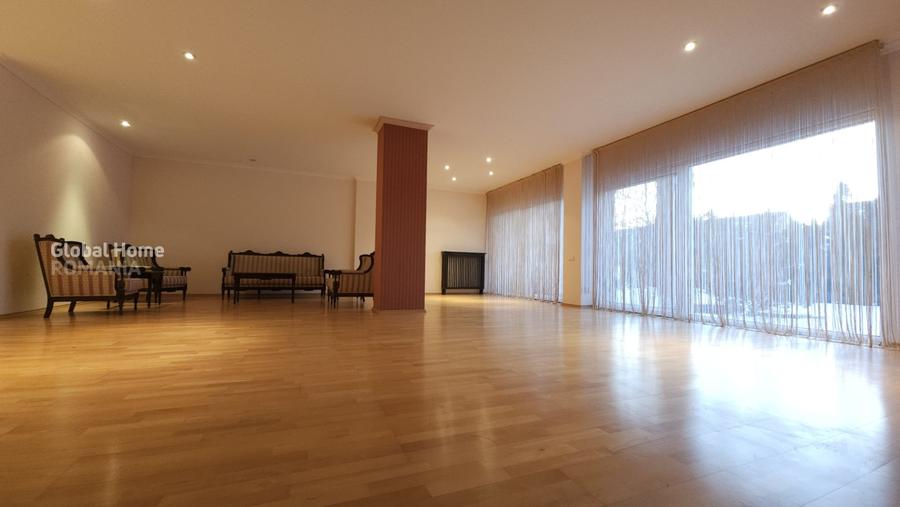 Duplex cu 10 camere cu Canalizare în Voluntari