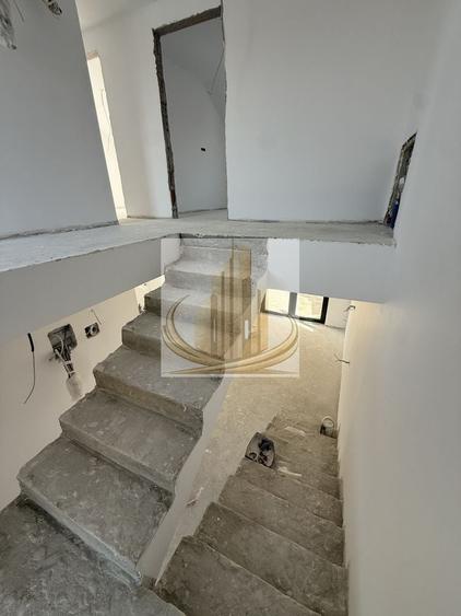 Duplex cu 4 camere cu Canalizare în Sânandrei