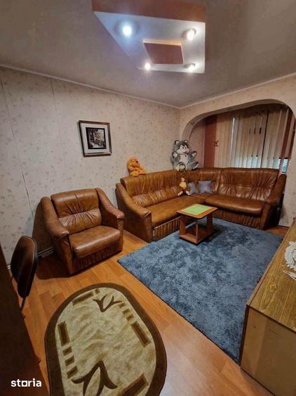 De vanzare apartament cu 3 camere,balcon, decomandat,mobilat 49900euro - 2