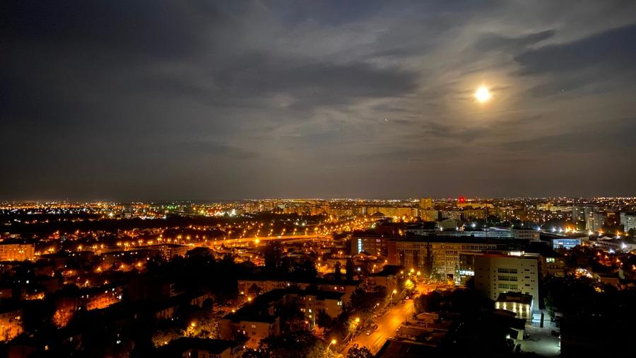 Apartament cu 3 camere semidecomandat, mobilat în Doamna Ghica