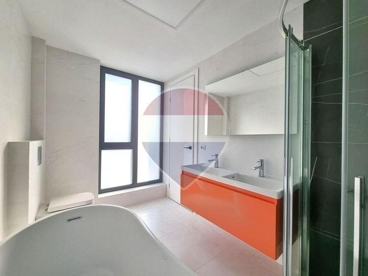 Duplex cu 5 camere cu Teren 340 Mp în Pipera
