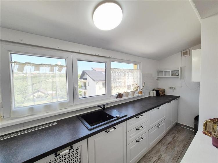 Apartament cu 3 camere decomandat în Valea Adâncă