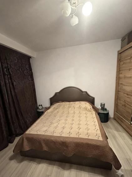 Apartament cu 3 camere semidecomandat în Giulești