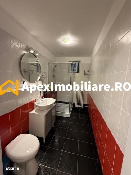 Garsonieră decomandată în Titan