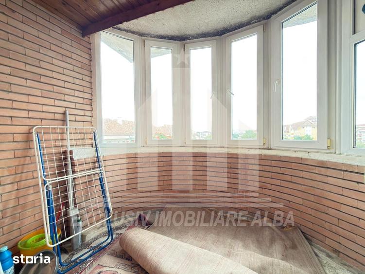 Apartament cu 4 camere decomandat în Cetate