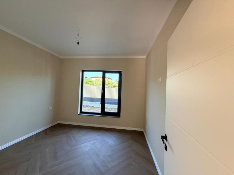 Casă individuală cu 3 camere cu Teren 500 Mp în Tomești