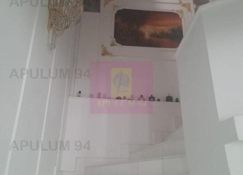 Casă individuală cu 15 camere decomandat cu Canalizare în Băneasa
