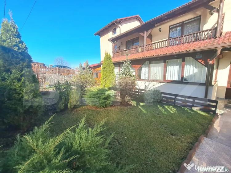 Casă cu 6 camere cu Teren 330 Mp în Central