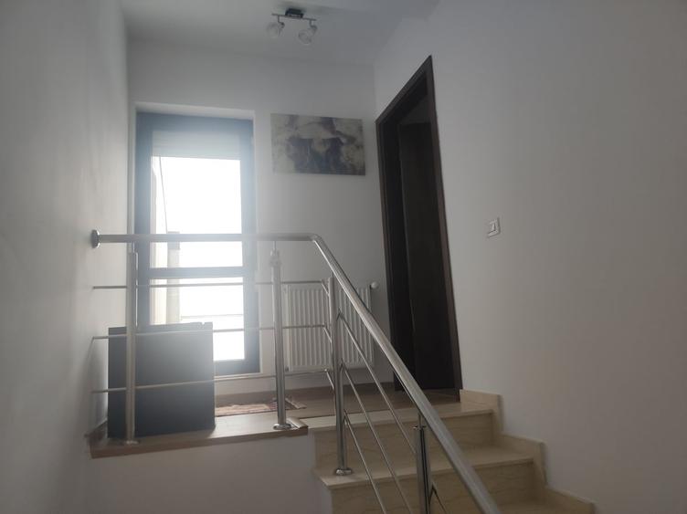 Casă cu 4 camere cu Teren 60 Mp în Prelungirea Ghencea