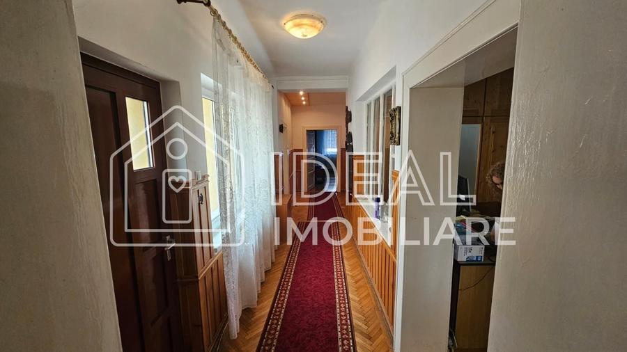 Casă individuală cu 8 camere cu Canalizare în Țiglari
