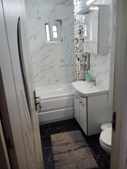 Apartament cu 3 camere decomandat în Exterior Vest
