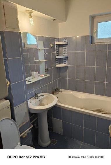 Apartament cu 4 camere semidecomandat în Central