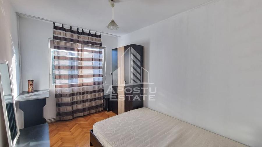 Apartament cu 3 camere semidecomandat în Dacia