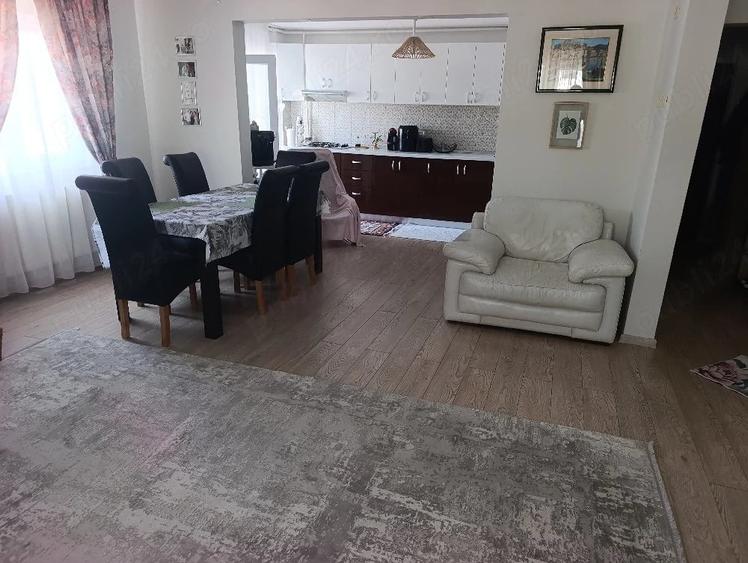 Apartament cu 4 camere decomandat în Dărmănești