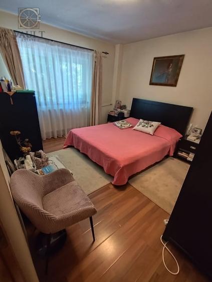 Apartament cu 4 camere semidecomandat, mobilat în Sebastian
