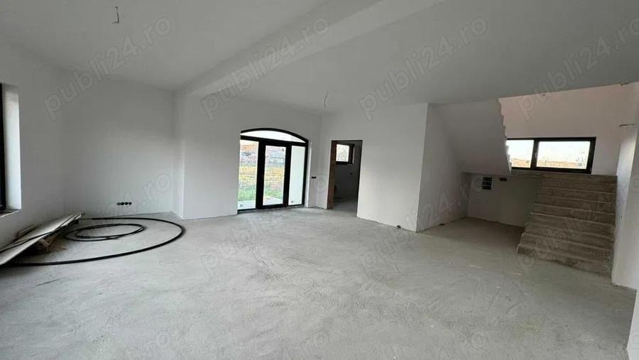 Casă cu 4 camere cu Teren 700 Mp în Central