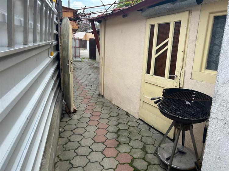 Casă cu 2 camere cu Canalizare în Central