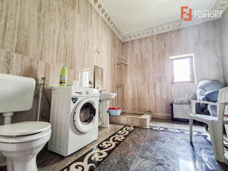Casă individuală cu 13 camere cu Canalizare în Recaș