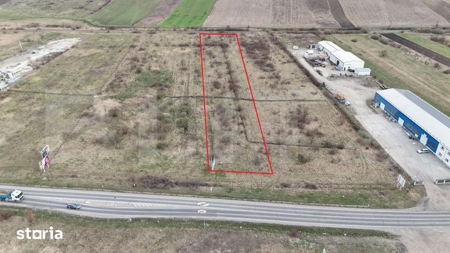 Teren de 3695 mp, în Petelea