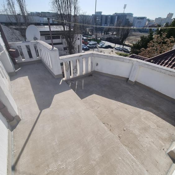 Casă cu 8 camere cu Canalizare în Barbu Văcărescu