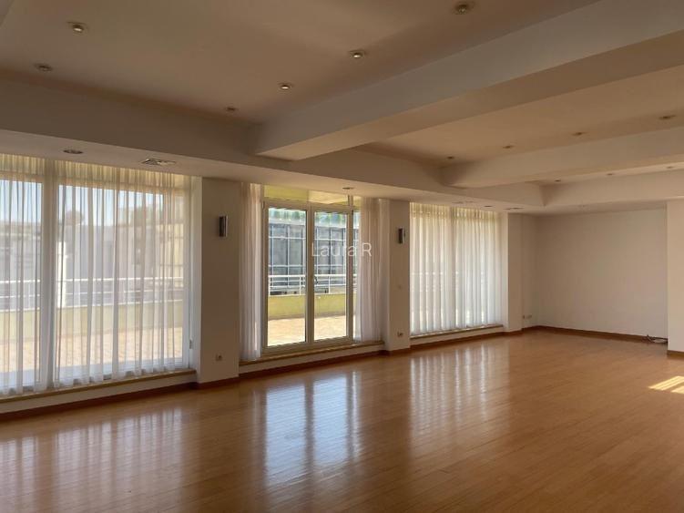 Apartament cu 4 camere decomandat, mobilat în Herăstrău — fotografia 2