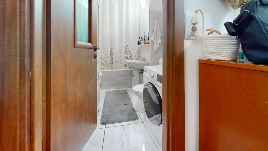 Apartament cu 3 camere semidecomandat în Gemenii