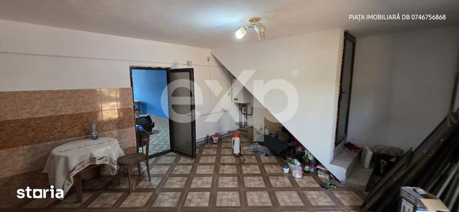 Casă cu 6 camere cu Piscina în Răzvad
