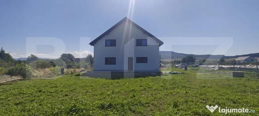 Casă cu 5 camere cu Teren 1000 Mp în Unirea