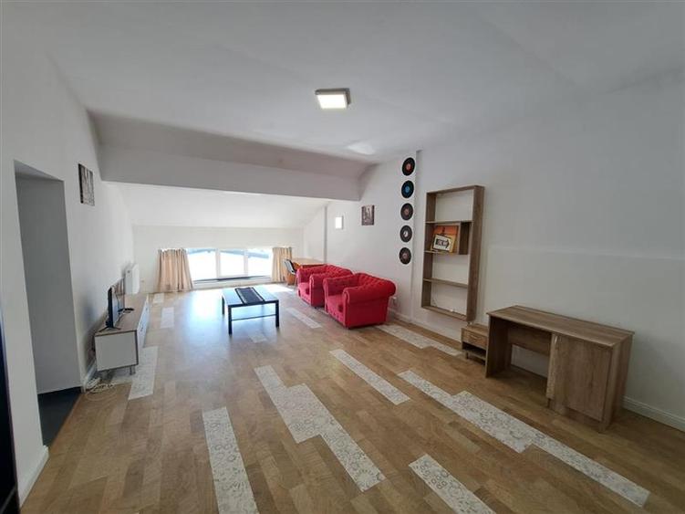 Apartament cu 2 camere semidecomandat, mobilat în Bulgaria