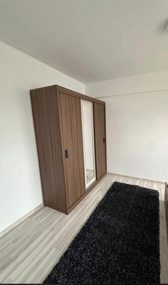 Apartament cu 3 camere decomandat în Vișan