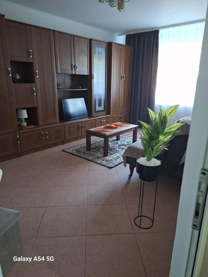 Apartament cu 2 camere decomandat în Calarași 4