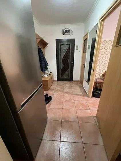 Apartament cu 3 camere semidecomandat în Giurgiului