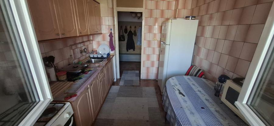 Apartament cu 3 camere semidecomandat în Colentina