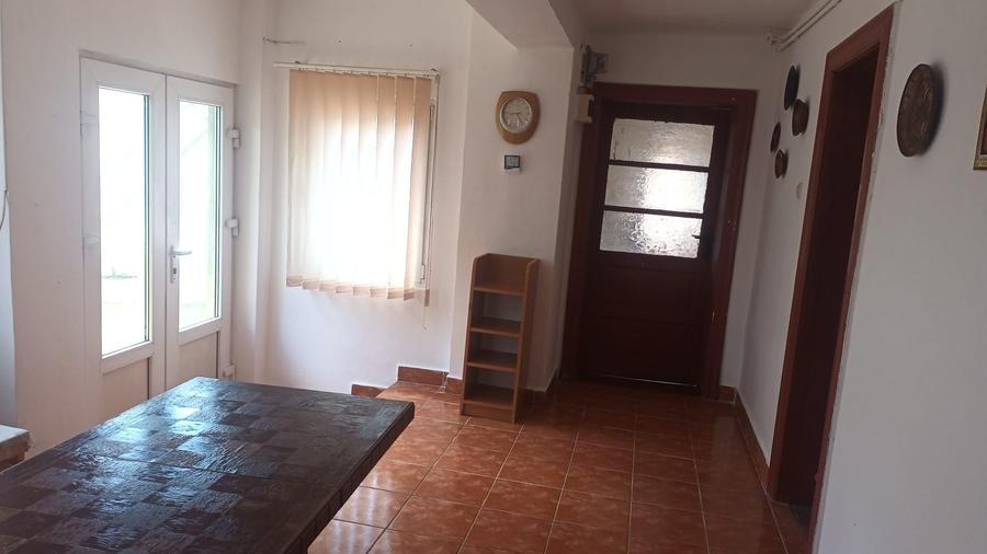 Inchiriez casa in centrul Beiusului - 6