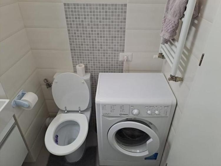 Apartament cu 2 camere semidecomandat, mobilat în Parcul Carol