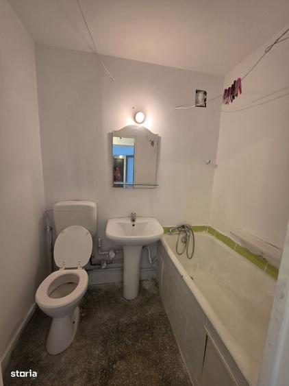 Apartament cu 3 camere semidecomandat în 1 Decembrie 1918