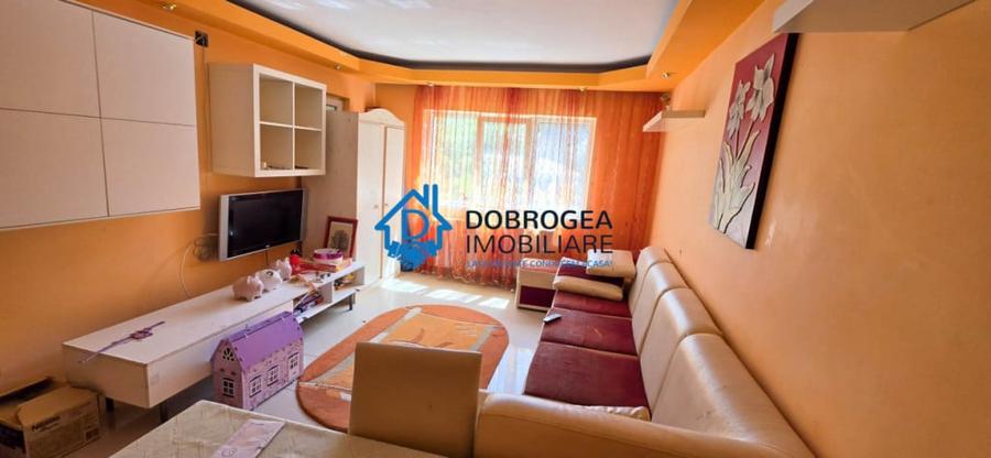 Apartament cu 3 camere decomandat în E3