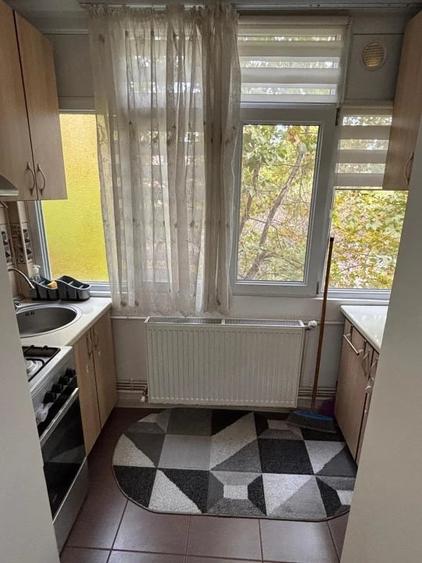 Apartament cu 3 camere decomandat în Rovine