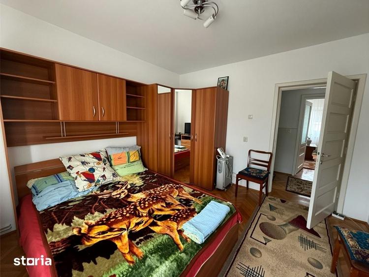 Casă cu 8 camere cu Teren 1300 Mp în Păulești