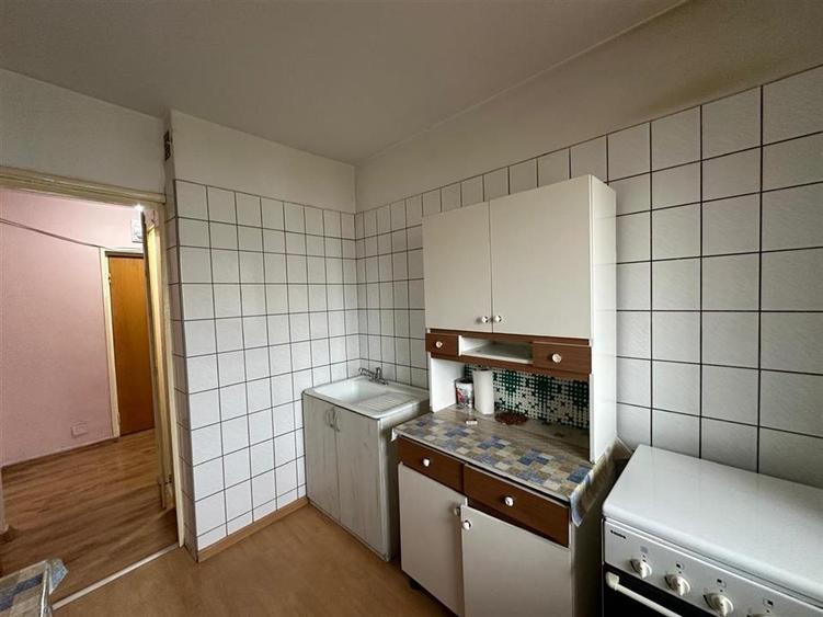 Apartament cu 3 camere decomandat în B-dul București
