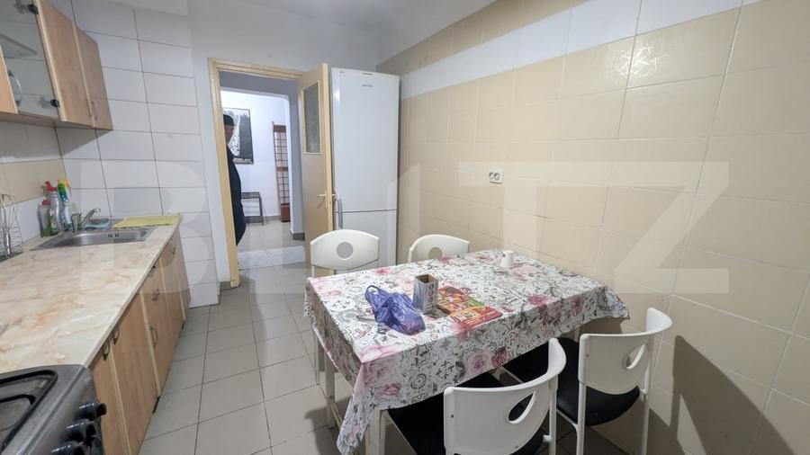 Apartament cu 4 camere decomandat, mobilat în Republicii