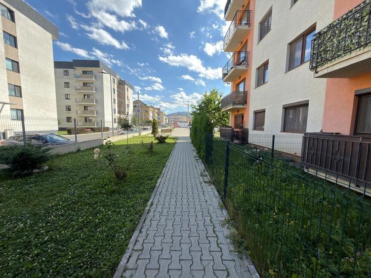 Apartament cu 2 camere decomandat, mobilat în Tractorul