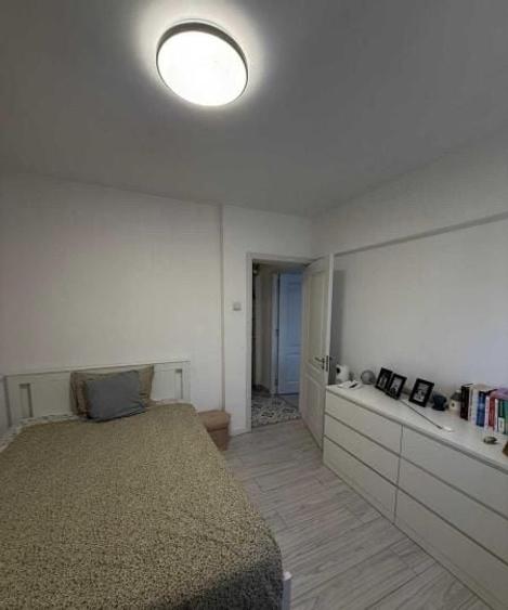 Apartament cu 4 camere semidecomandat, mobilat în Ghencea