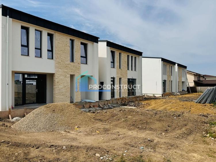 Duplex cu 4 camere cu Canalizare în Moșnița Nouă