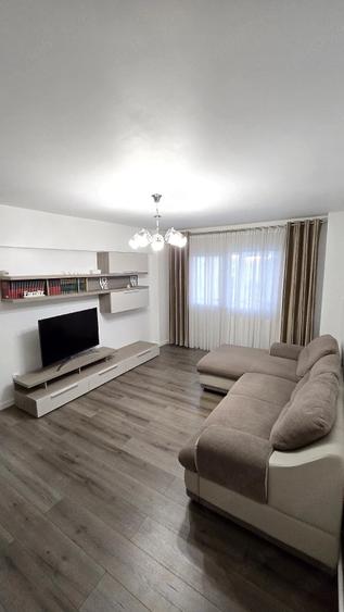 Apartament cu 3 camere decomandat în Trivale