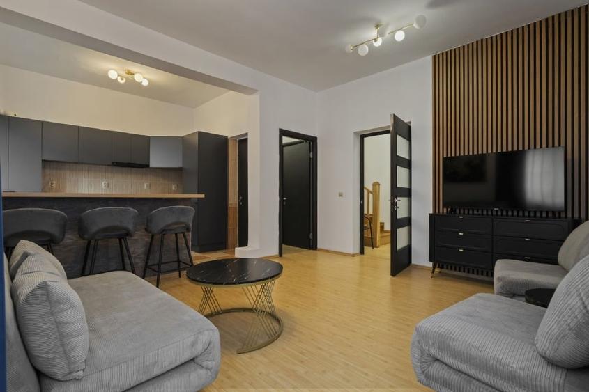 Casă individuală cu 5 camere cu Garaj în Central