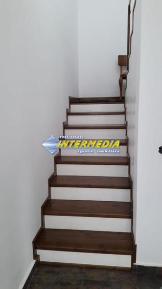 Casă individuală cu 3 camere cu Canalizare în Central